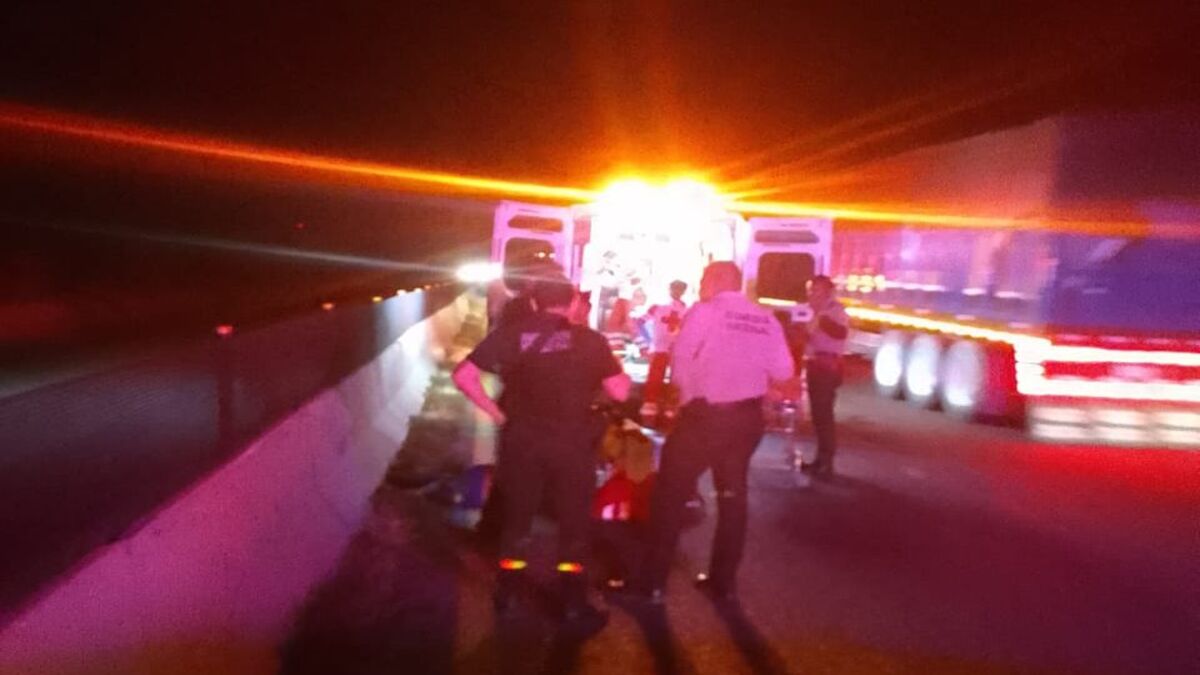 Motociclista termina lesionado al derrapar sobre la México 15, en Guasave