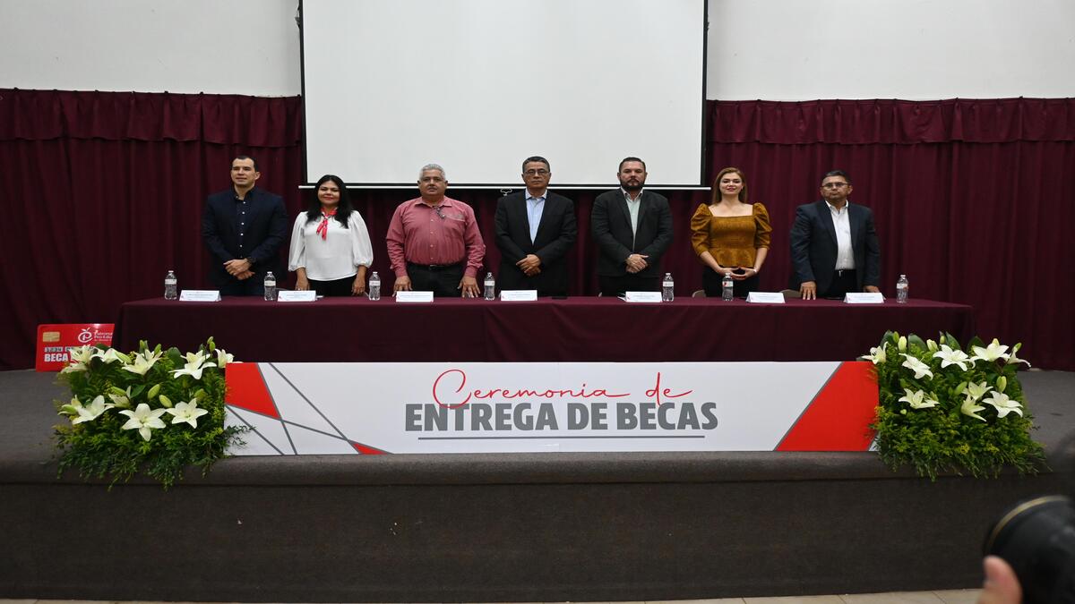 Entrega Patronato Pro Educación de Ahome recursos del programa de ‘Becas Octubre 2024’ en Los Mochis