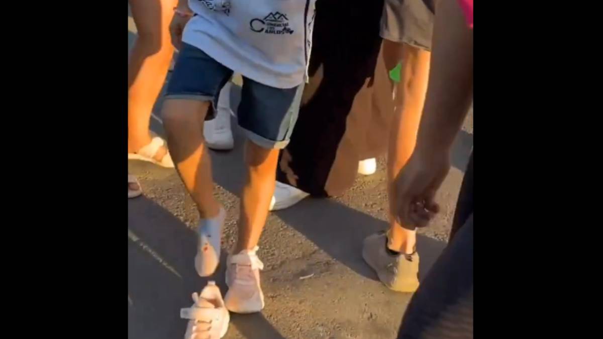 Revisión a niños en estadio de Paraguay desata furia: ¡Con los niños y niñas, no!