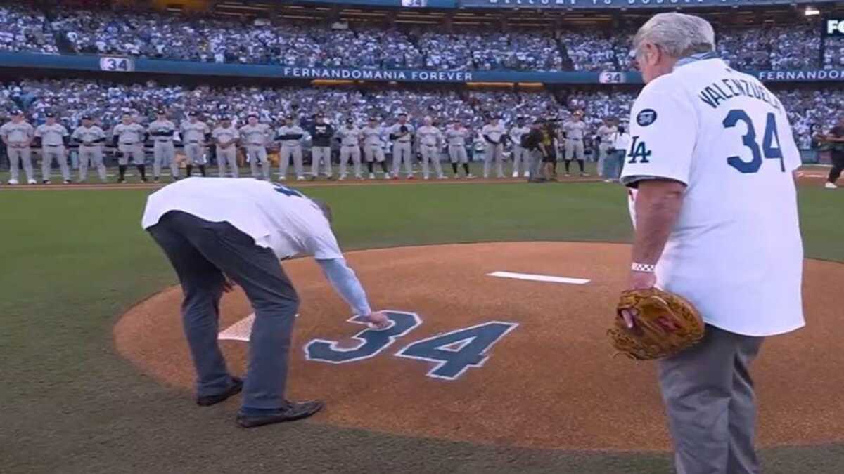 Rinden homenaje a Fernando Valenzuela previo a la Serie Mundial 2024