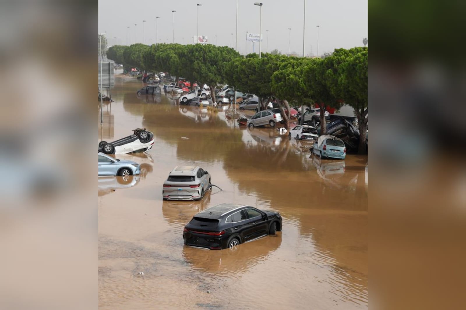 México activa número de emergencias por temporal en Valencia, España
