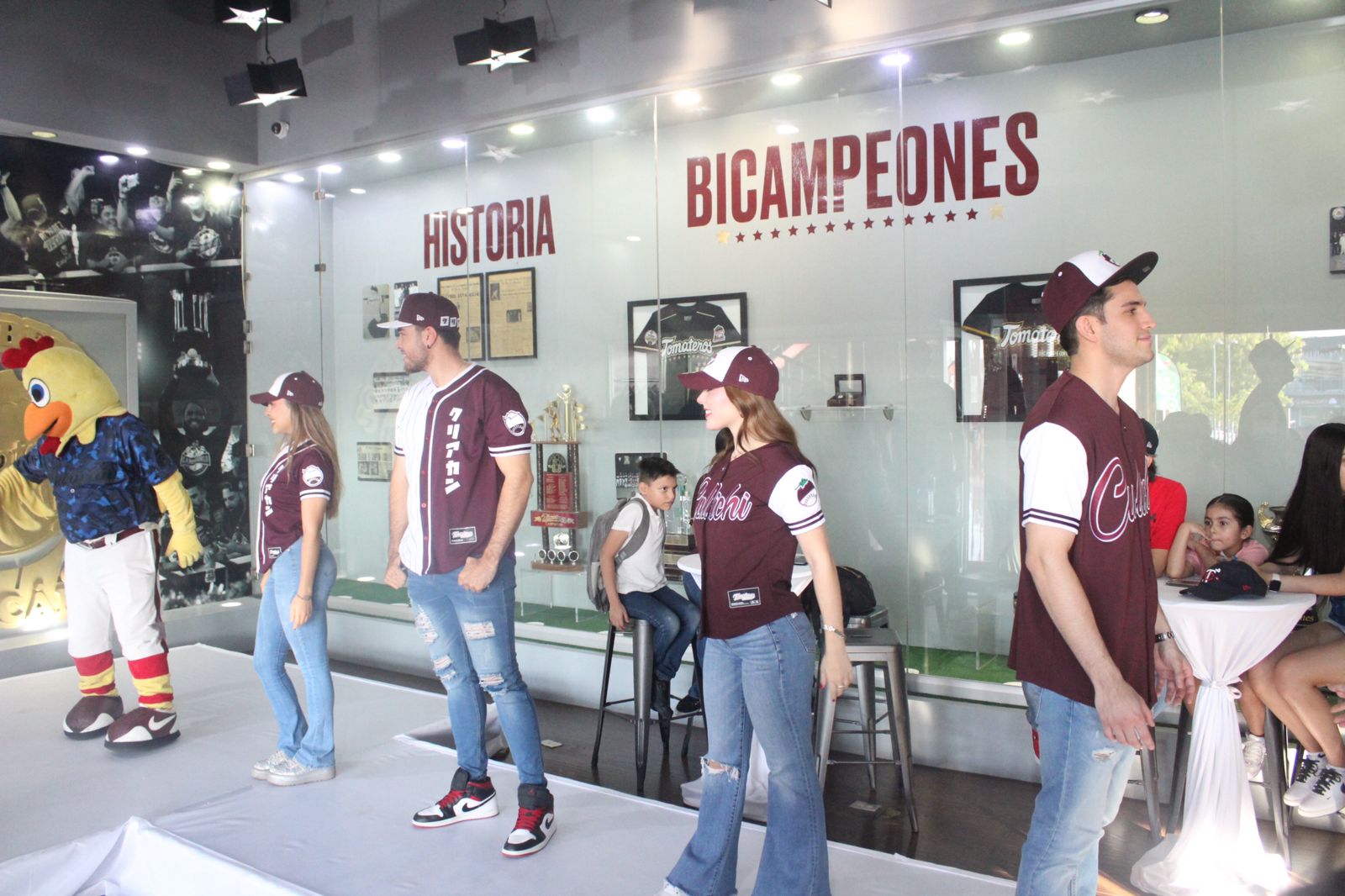 Tomateros de Culiacán presentan nuevos uniformes para la temporada 2024-25 de la LMP