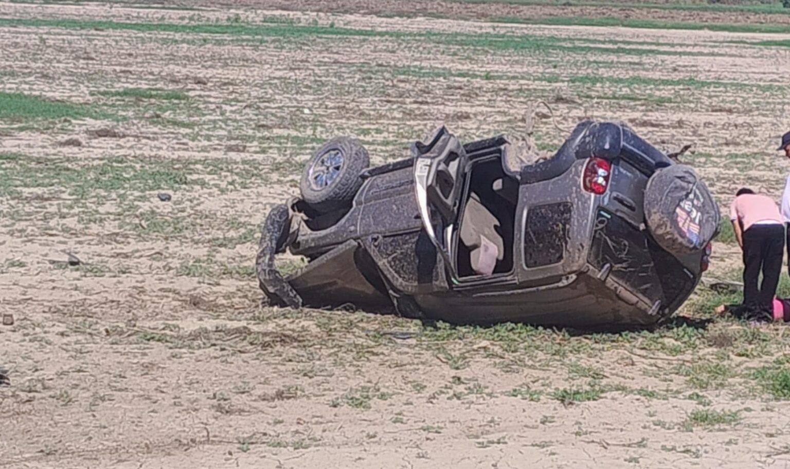Volcadura por carretera a Las Glorias, en Guasave, deja a tres personas lesionadas