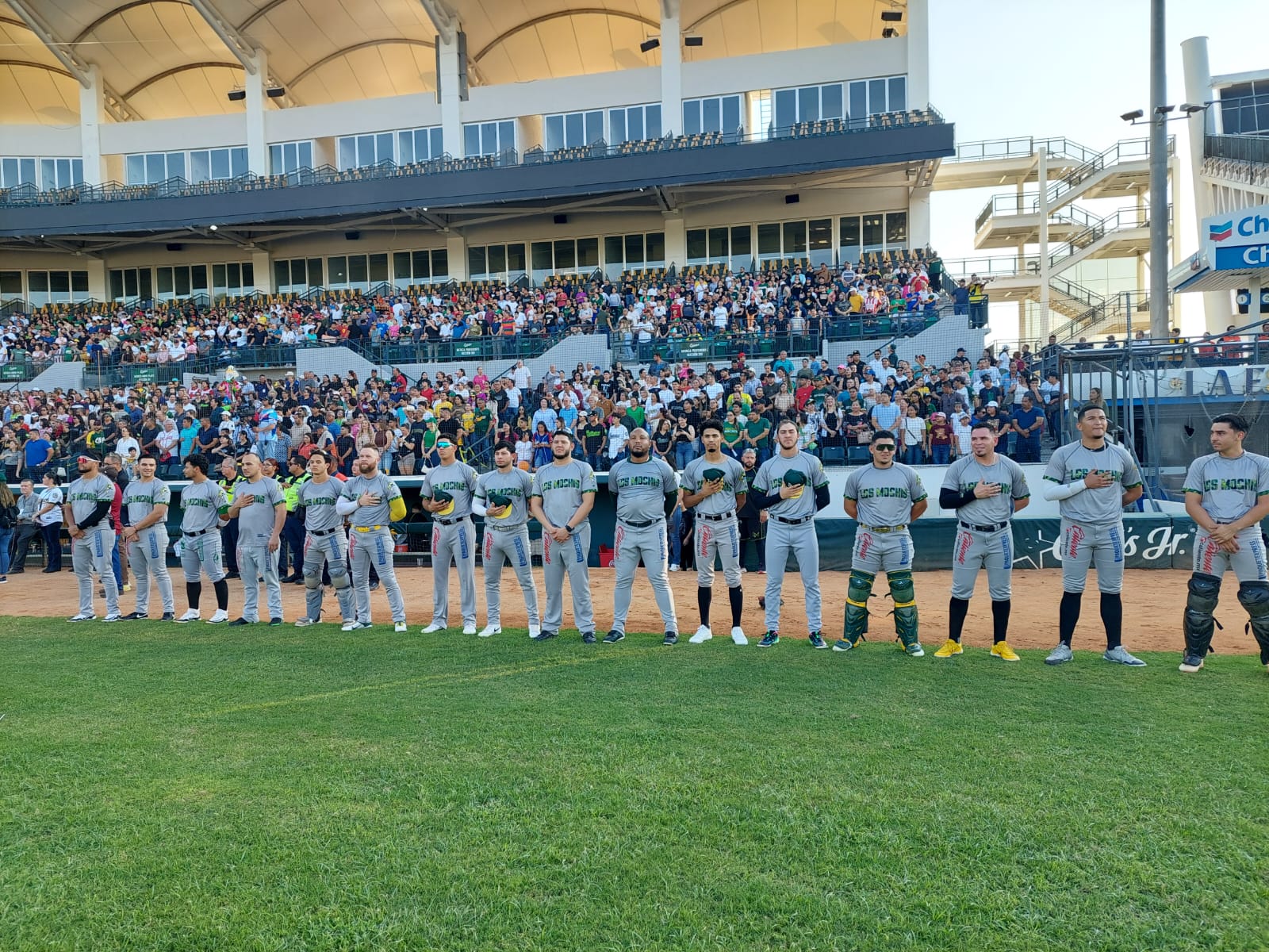 Afición cañera abarrotó el Chevron Park de Los Mochis en apoyo al Cuadrangular del bienestar.