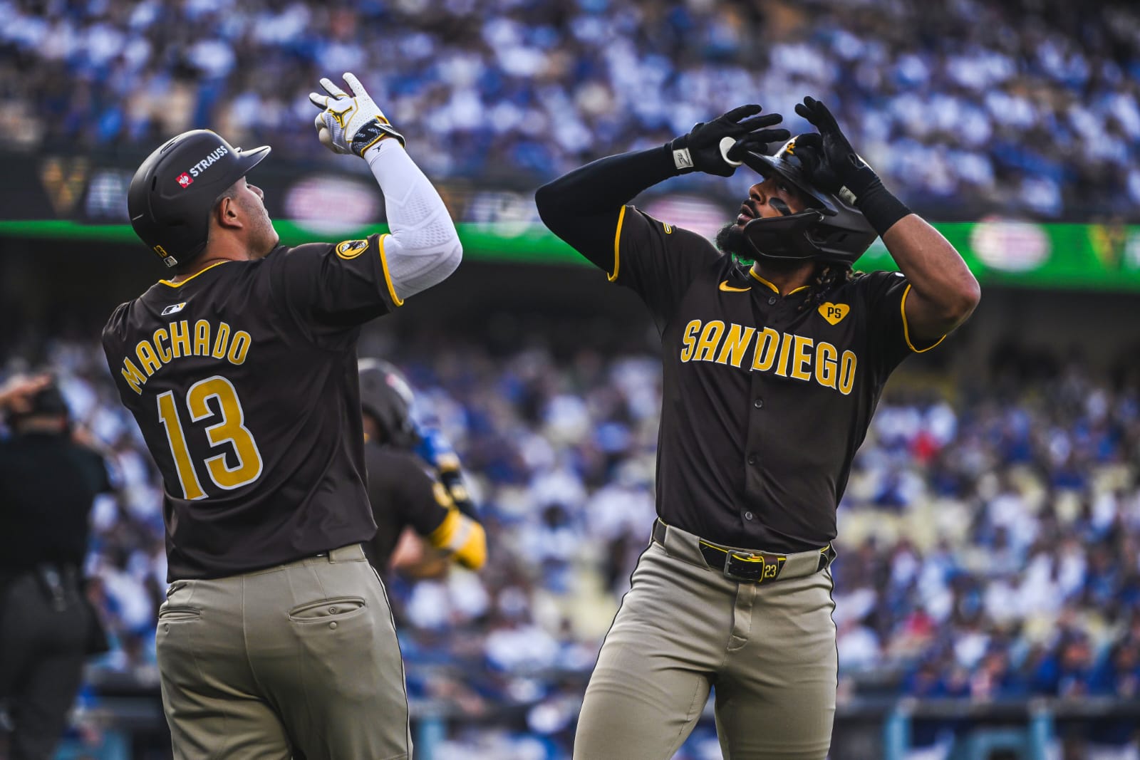 Explota la ofensiva de Los Padres y empatan la Serie Divisional ante Dodgers