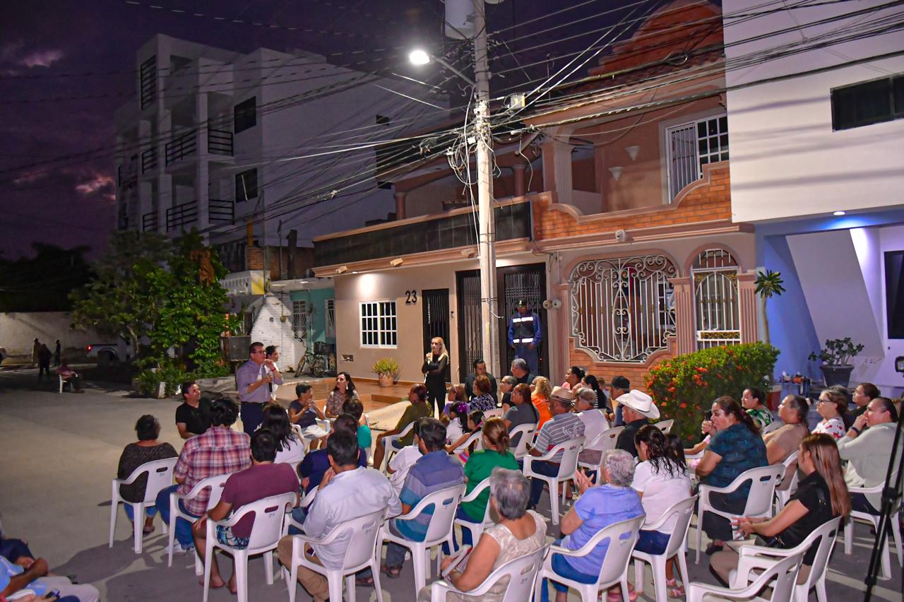 La colonia Francisco Villa en Mazatlán queda iluminada con lámparas led