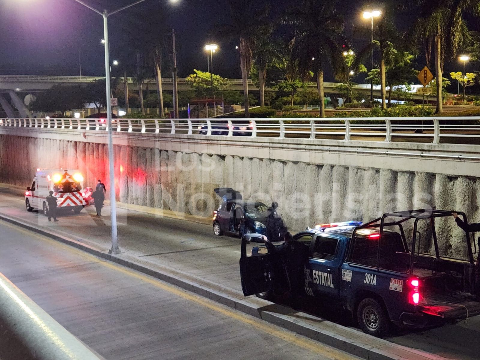 Persecución a balazos a los ocupantes de un March azul en el túnel de Costco, en Culiacán; hay un muerto y un herido