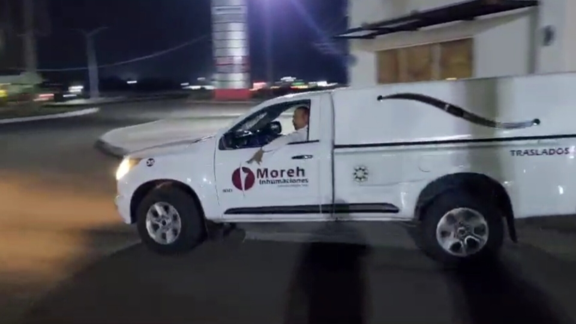 La muerte toma la vida de un trailero mientras trabajaba en Los Mochis