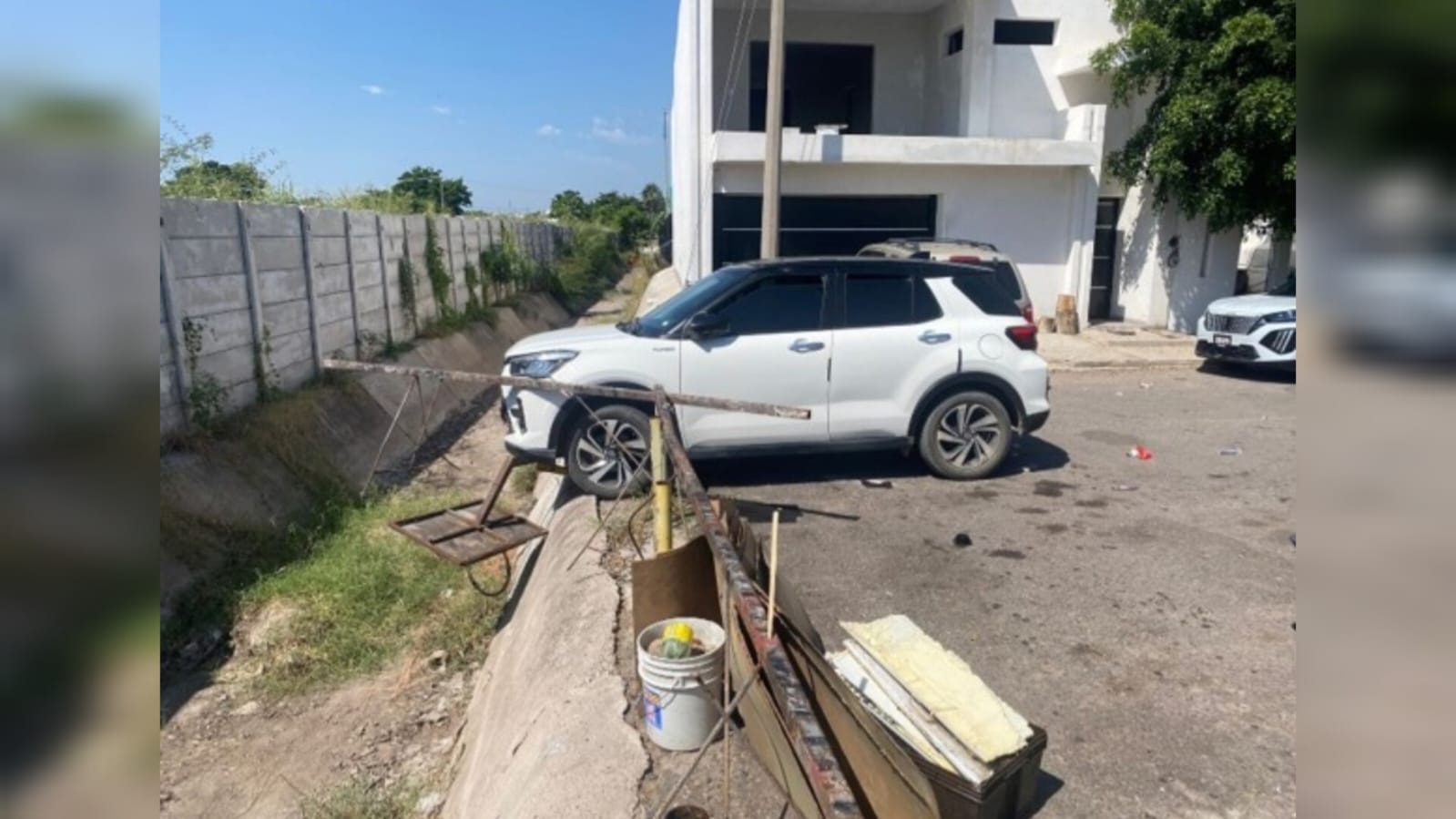 Policía de Investigación recupera en Culiacán una Toyota Raize con reporte de robo