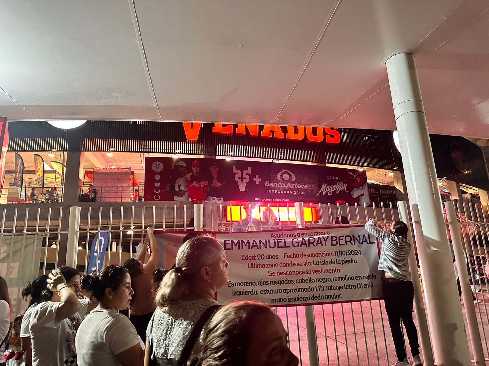 “Gobernador, a Emmanuel lo queremos vivo”: protestan en arranque beisbolero de Mazatlán por joven de Concordia desaparecido