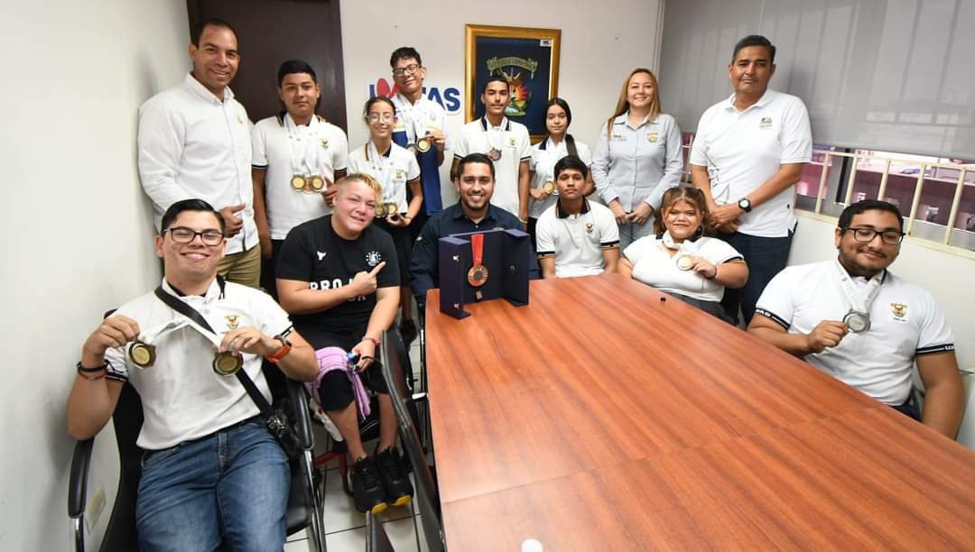 Reconocen a jóvenes medallistas de la UAS y ADIUAS en Mazatlán