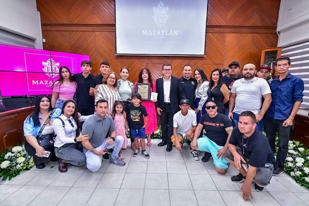 Patricia Ivon Capaceta es galardonada con el premio al Mérito Femenino 2024 “Agustina Monterde Lafarga”