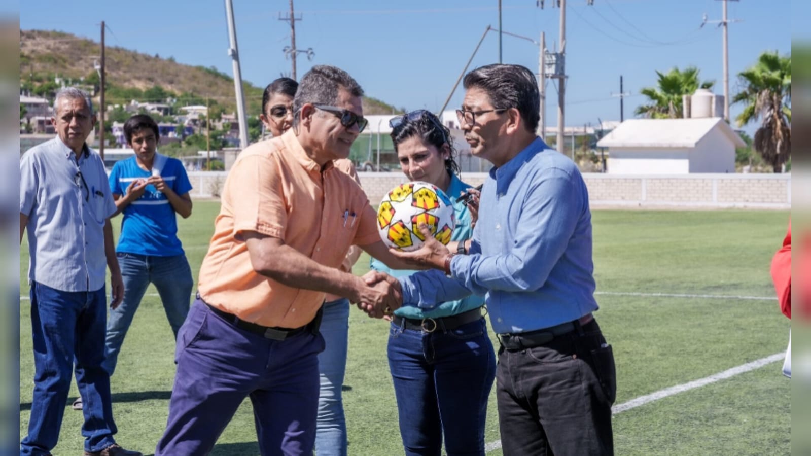 Invierten 2 mdp en rehabilitación del estadio de futbol y parque de El Huitussi