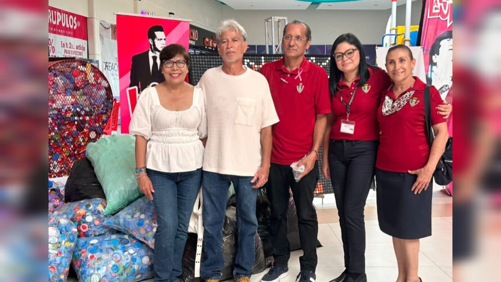 Le dan ‘doble propósito’ a los plásticos en favor de la lucha contra el cáncer de mama en Mazatlán