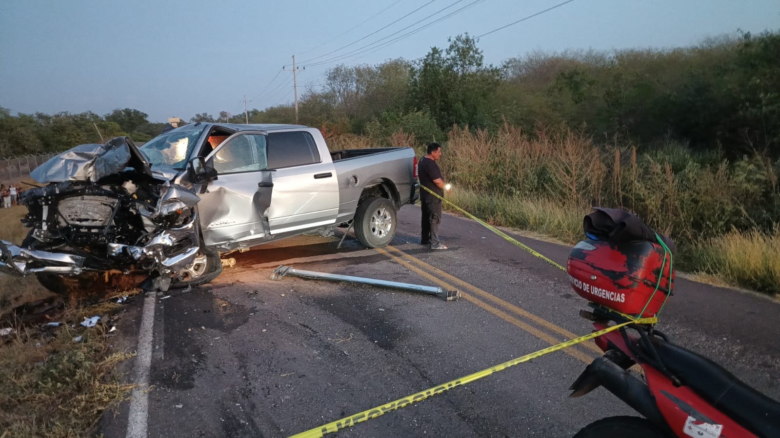 ¡Fuerte accidente! Muere empleado de funeraria en choque contra una RAM, en Culiacán