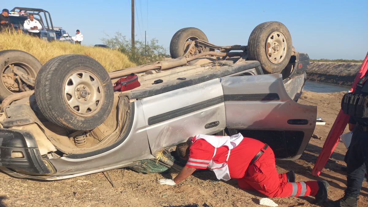 Volcadura en la calle 11 en Guasave deja a una persona lesionada