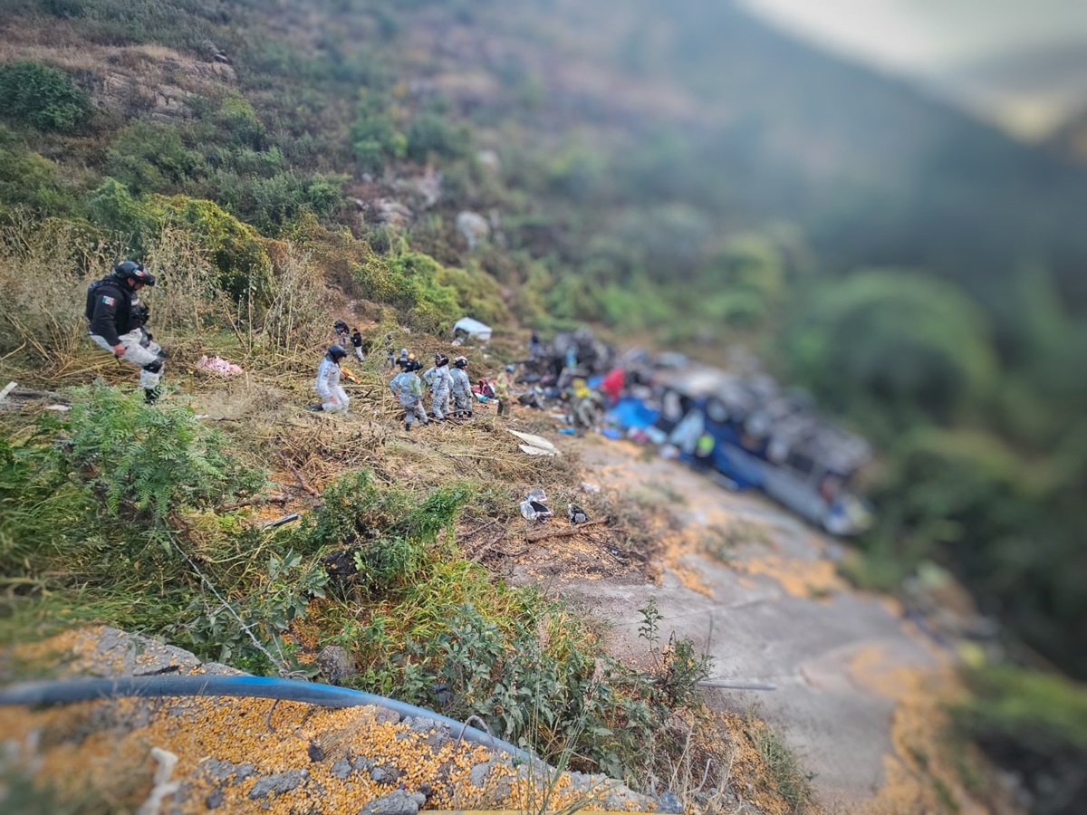 Fatal choque y volcadura deja 24 pasajeros de autobús sin vida, en Zacatecas; así ocurrió el accidente