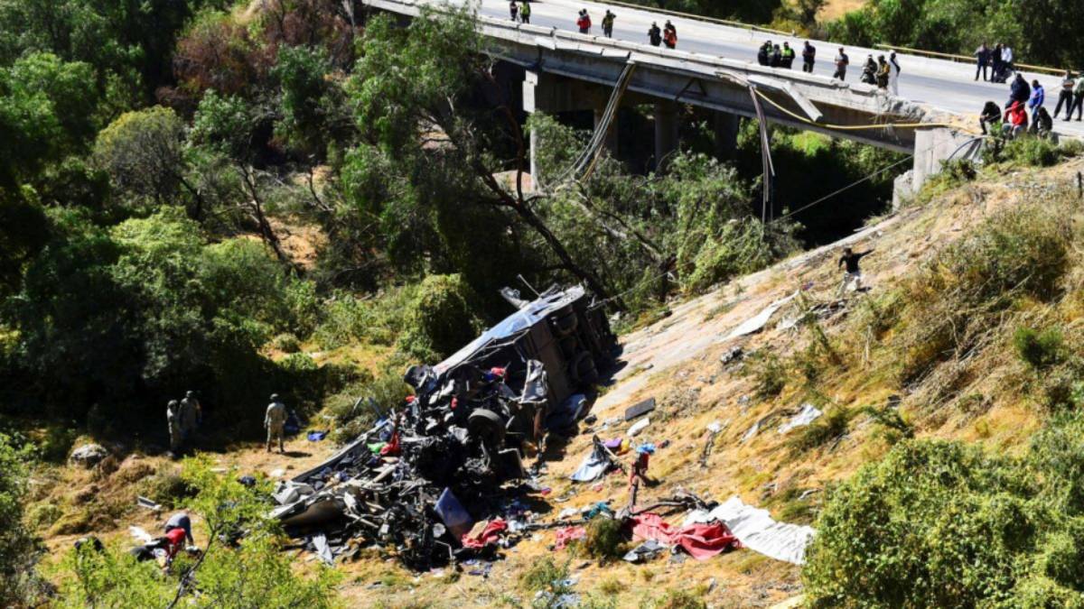 Gobierno de Zacatecas confirma la muerte de 19 personas en accidente de autobús