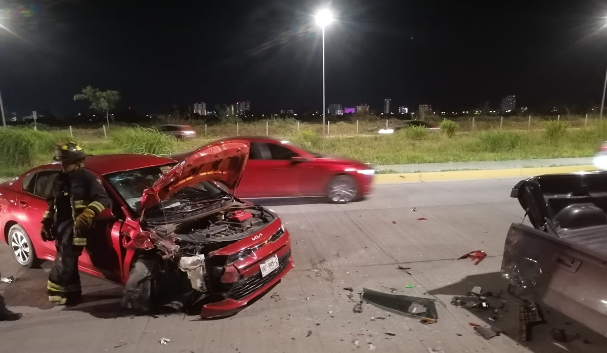 Choque en Mazatlán deja dos mujeres con lesiones leves