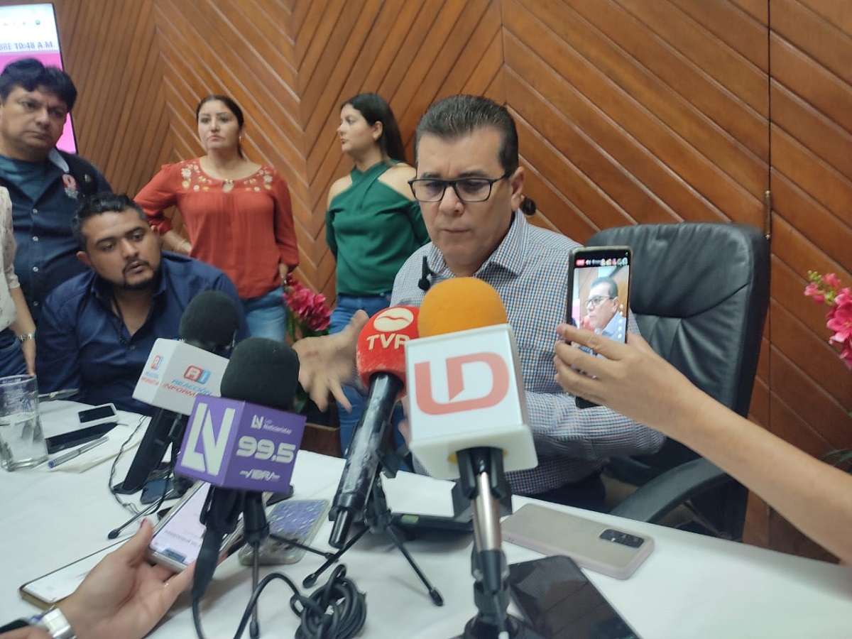 ¿Quieren tomar clases? Édgar González dispuesto a habilitar espacios para alumnos de la UAS en Mazatlán