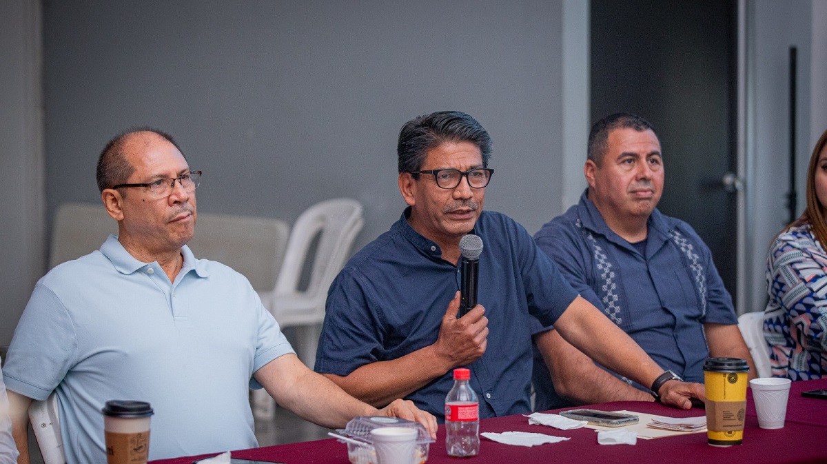 Con jalón de orejas, el alcalde de Guasave llama a funcionarios a cerrar bien la administración