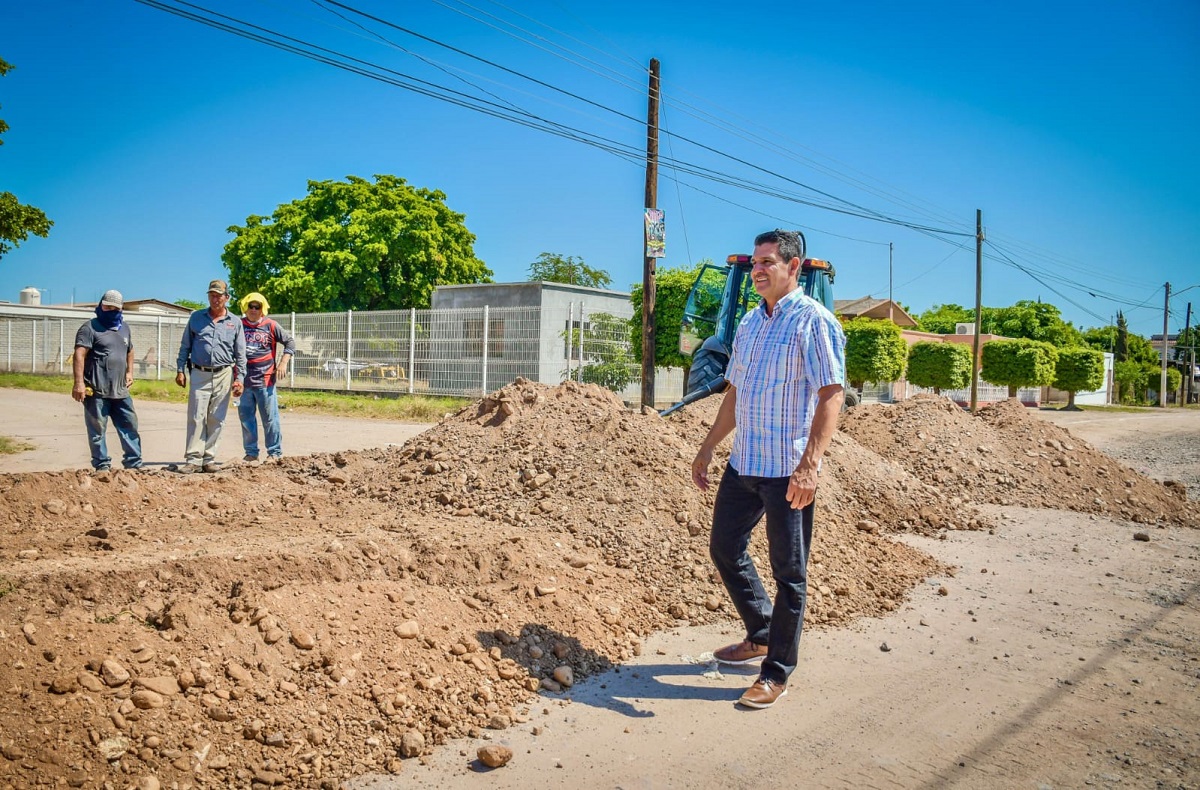 Supervisa alcalde de Salvador Alvarado avance en sustitución de colector de drenaje en Villa Benito Juárez