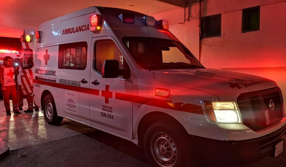 Dos menores ingresan a hospital de Los Mochis tras explotarles un cuete