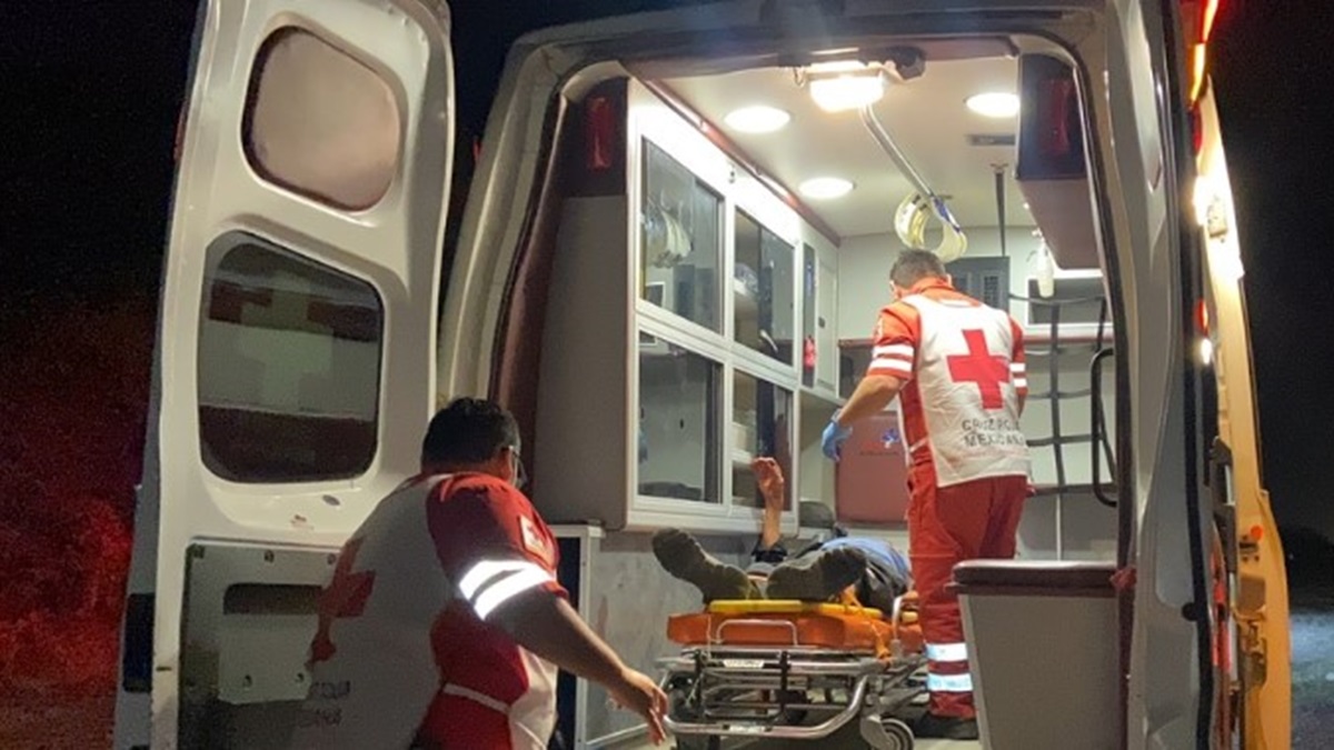 Lesionado por un artefacto explosivo ingresa un hombre joven a un hospital de Culiacán