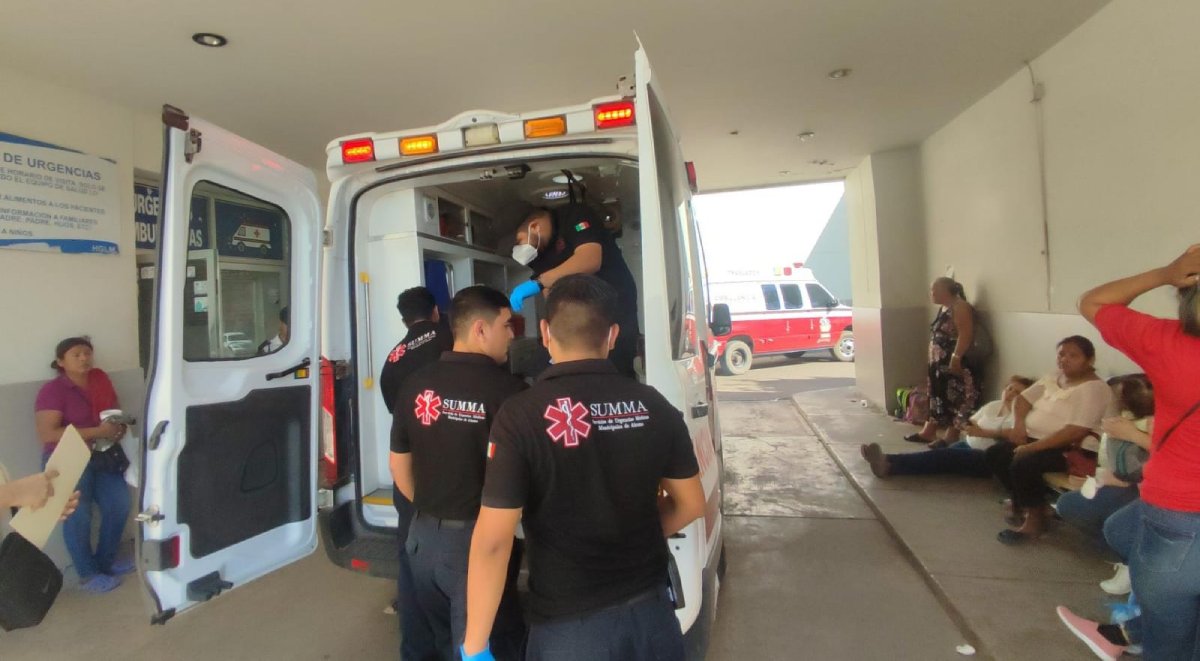 Mujer ciclista ingresa al HG de Los Mochis, tras ser arrollada por conductor de una motocicleta