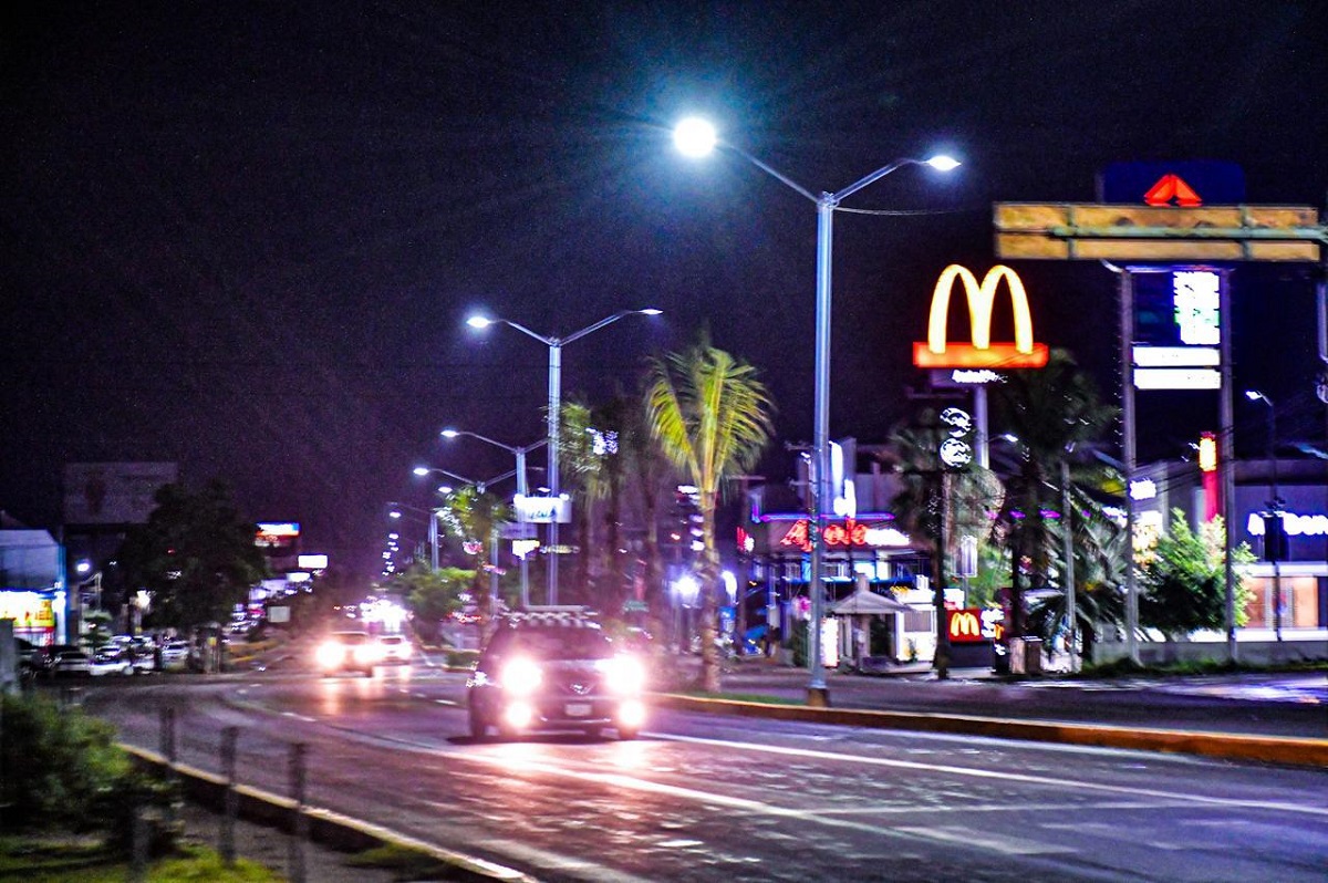 Se viene la regulación de anuncios luminosos en Mazatlán; hay 25 estructuras en la Zona Dorada
