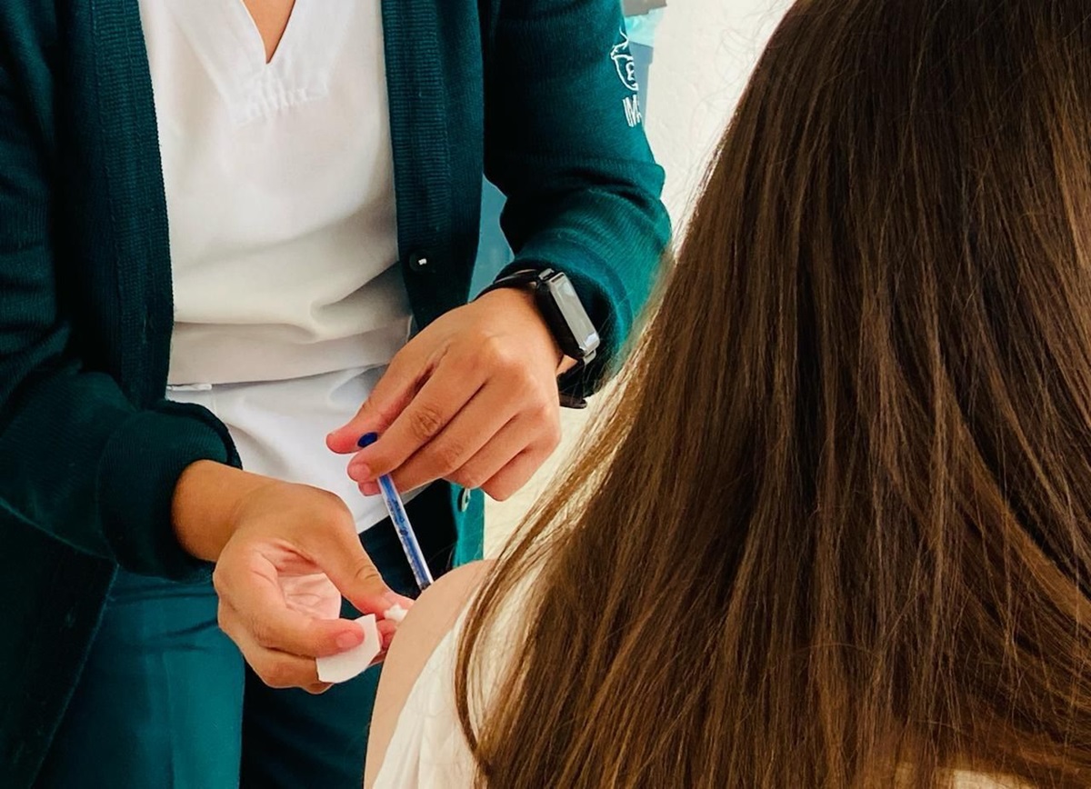 ¡Es gratis! Este martes arranca vacunación contra influenza y COVID-19 del IMSS; checa la población objetivo