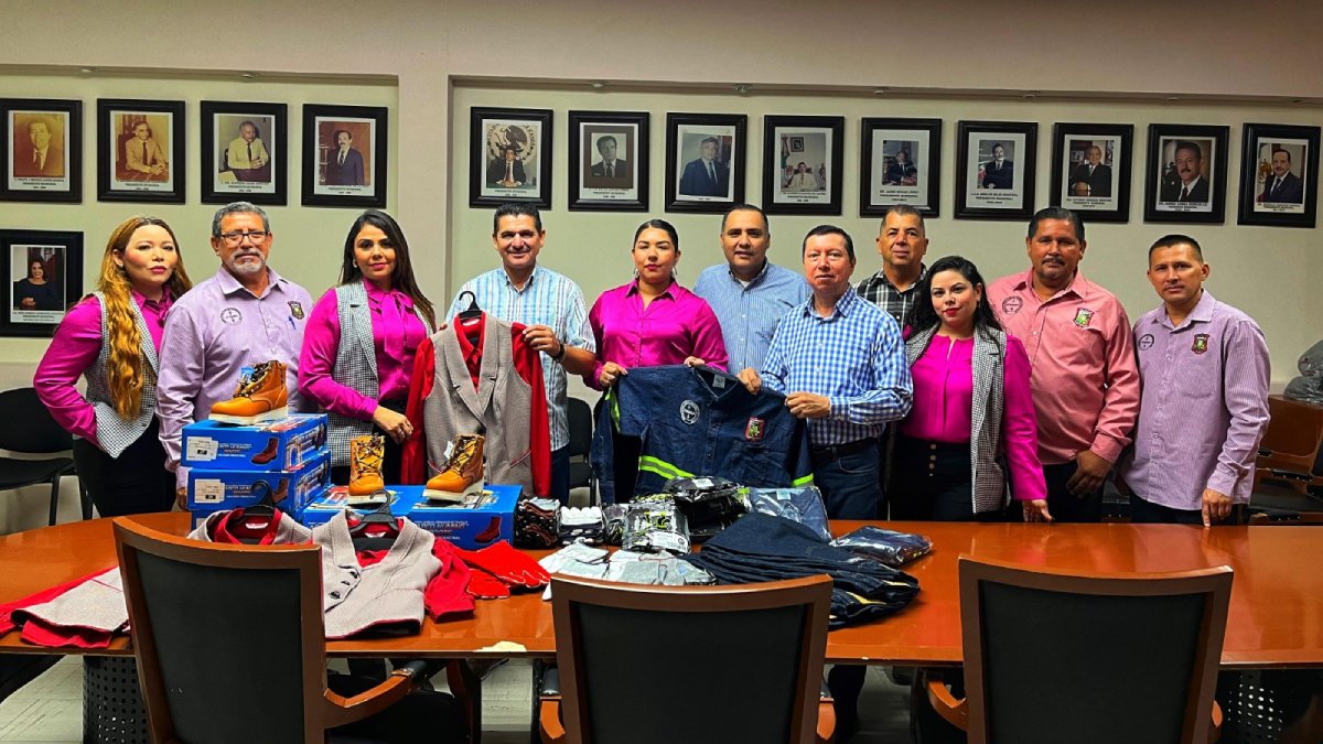 Se cumple con el contrato colectivo, entregan uniformes a trabajadores sindicalizados, en Salvador Alvarado