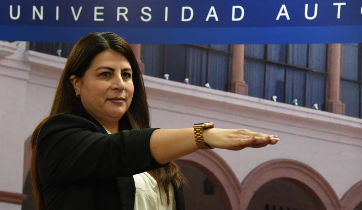 Armida Llamas rinde protesta como nueva secretaria general de la UAS