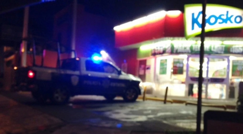 Balean a dos hombres en asalto a tienda Kiosko en la Díaz Ordaz, en Culiacán