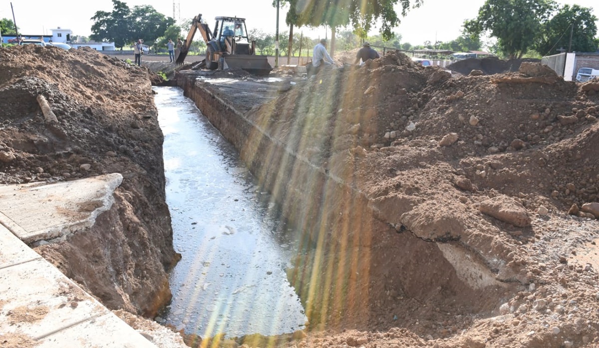 Avanza construcción de desagüe pluvial en Alhuey, Angostura