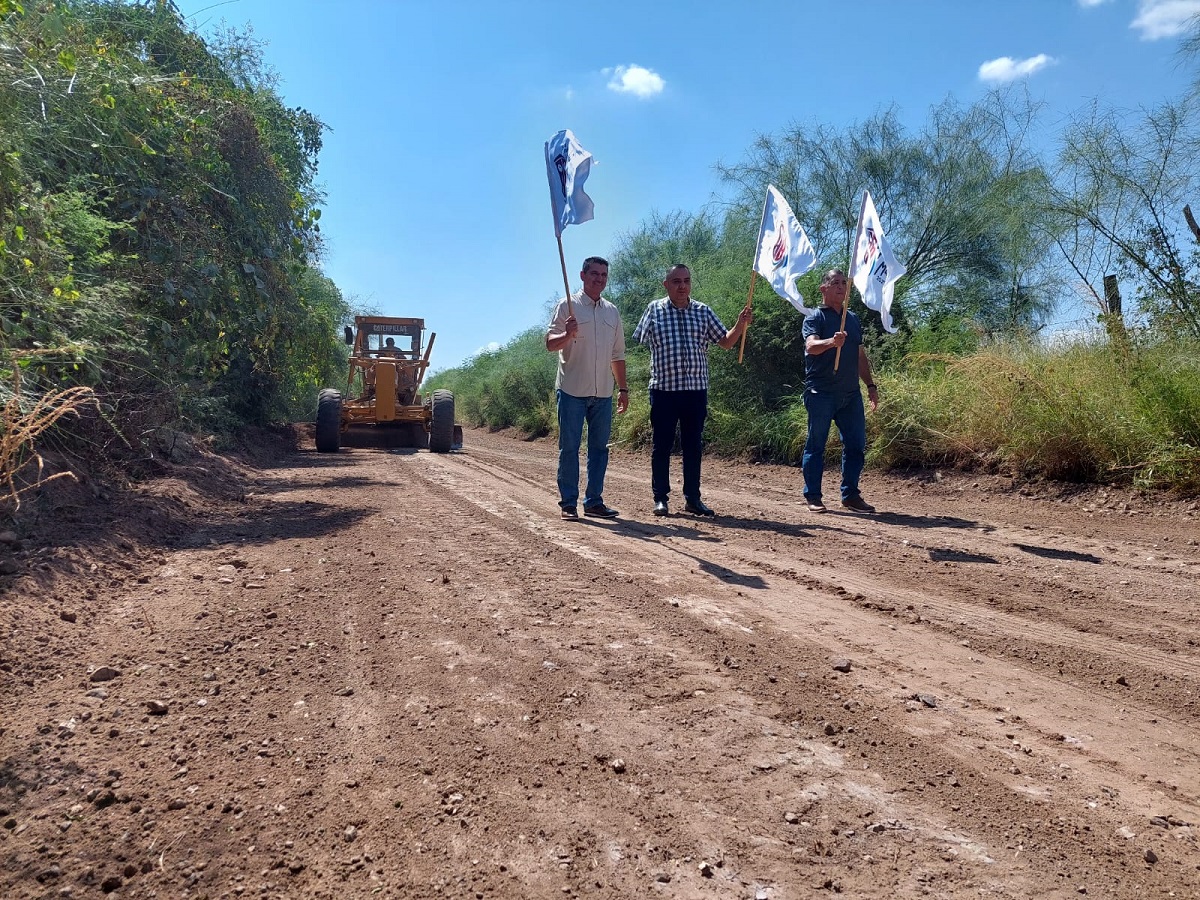 En Salvador Alvarado, dan inicio a la rehabilitación de caminos rurales de la zona norte; se invertirá más de 1 mdp