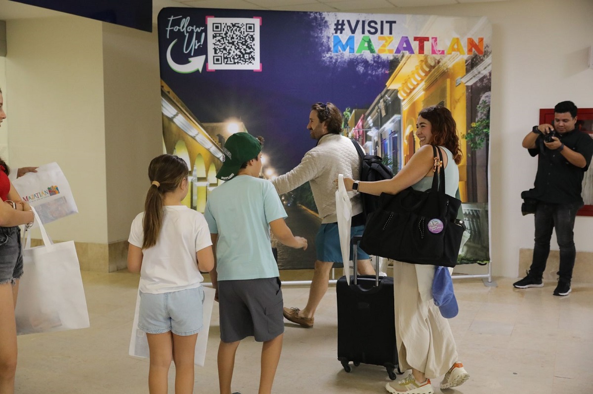 ¡Llegan los canadienses a Mazatlán! Inicia la temporada de vuelos invernales con pie derecho