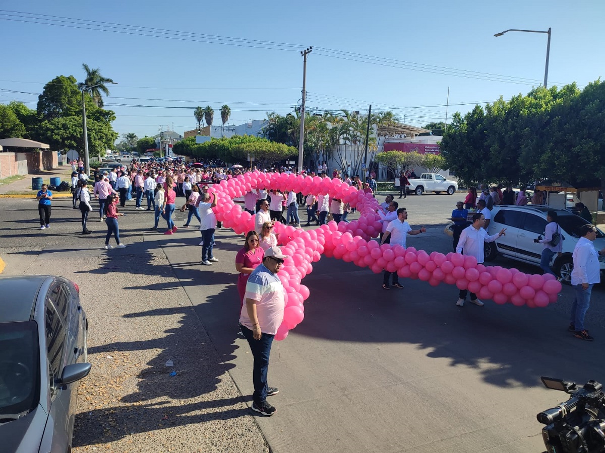 Ahome se suma a la lucha contra el cáncer de mama; realizan la marcha rosa para concientizar a mujeres y a hombres