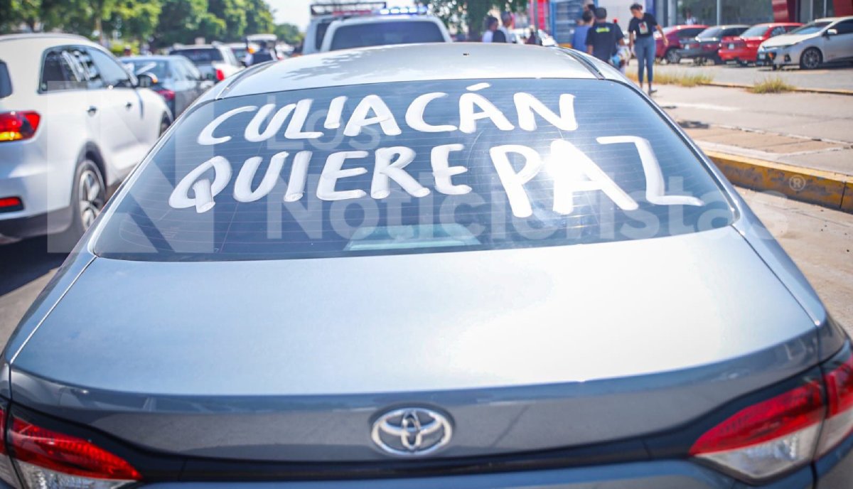 Al ritmo de la banda y con consignas de paz, se celebró la Caravana por la Seguridad en Culiacán
