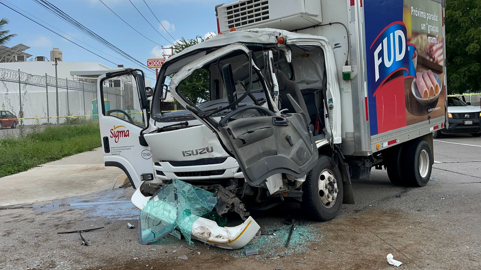 Choque entre camión urbano y vehículos deja personas lesionadas y cuantiosos daños materiales en Mazatlán