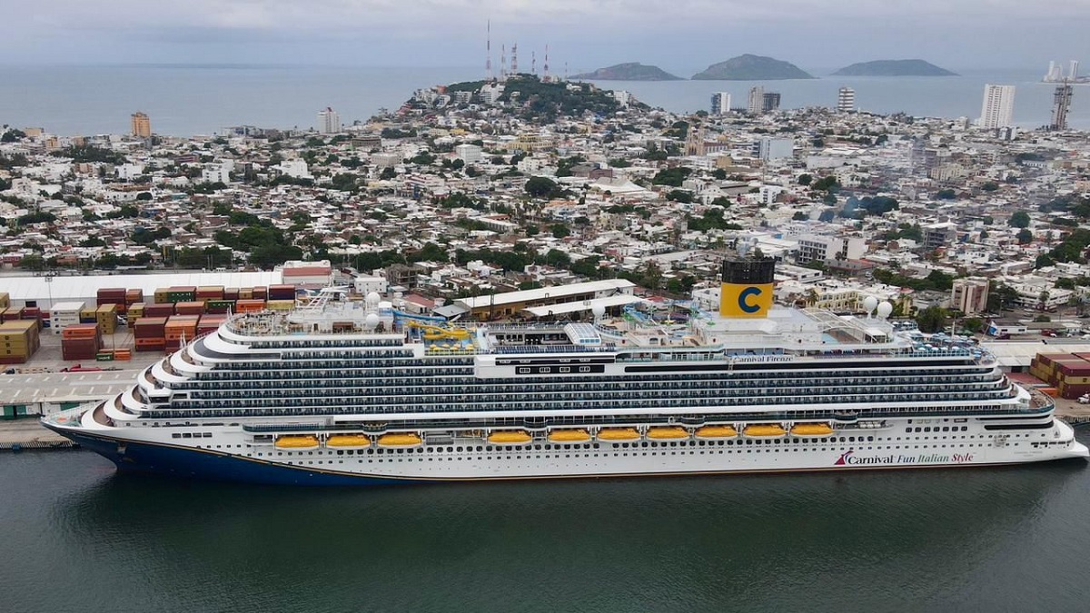 Se mantiene la fiesta crucerista en Mazatlán, llegan en el Carnival Firenze más de 5 mil visitantes