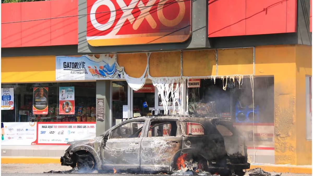 Delincuentes provocan caos en Tabasco con quema de vehículos y comercios