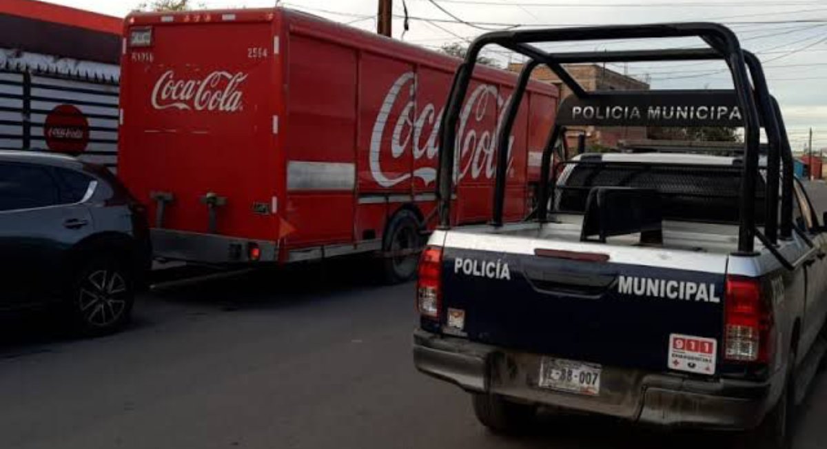 ¡El colmo! Con armas largas despojan dos cajas de Coca-Cola en Alturas del Sur, Culiacán