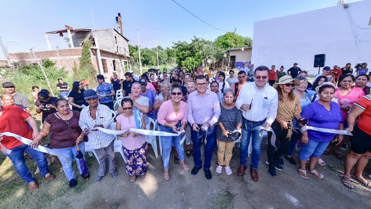 Y se hizo la luz en Presas del Valle; alcalde Mazatlán entrega sistema de electrificación del sector
