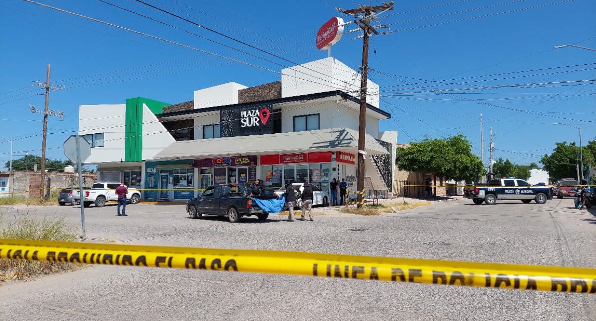 Ejecutan a balazos a joven cuando circulaba en su motocicleta en la colonia Magisterio, en Guamúchil