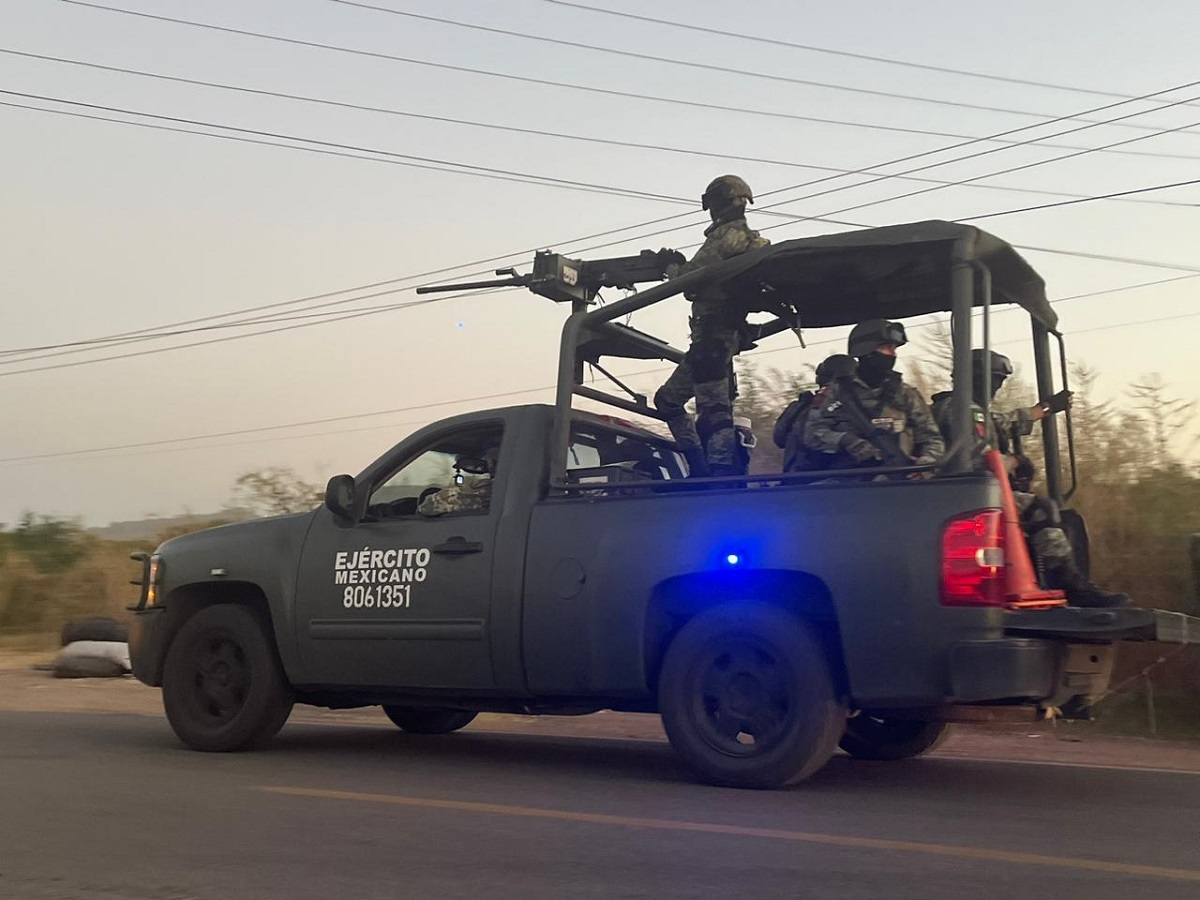 Reportan fuerte operativo militar por tierra y aire en el ejido El 12, rumbo a Sanalona