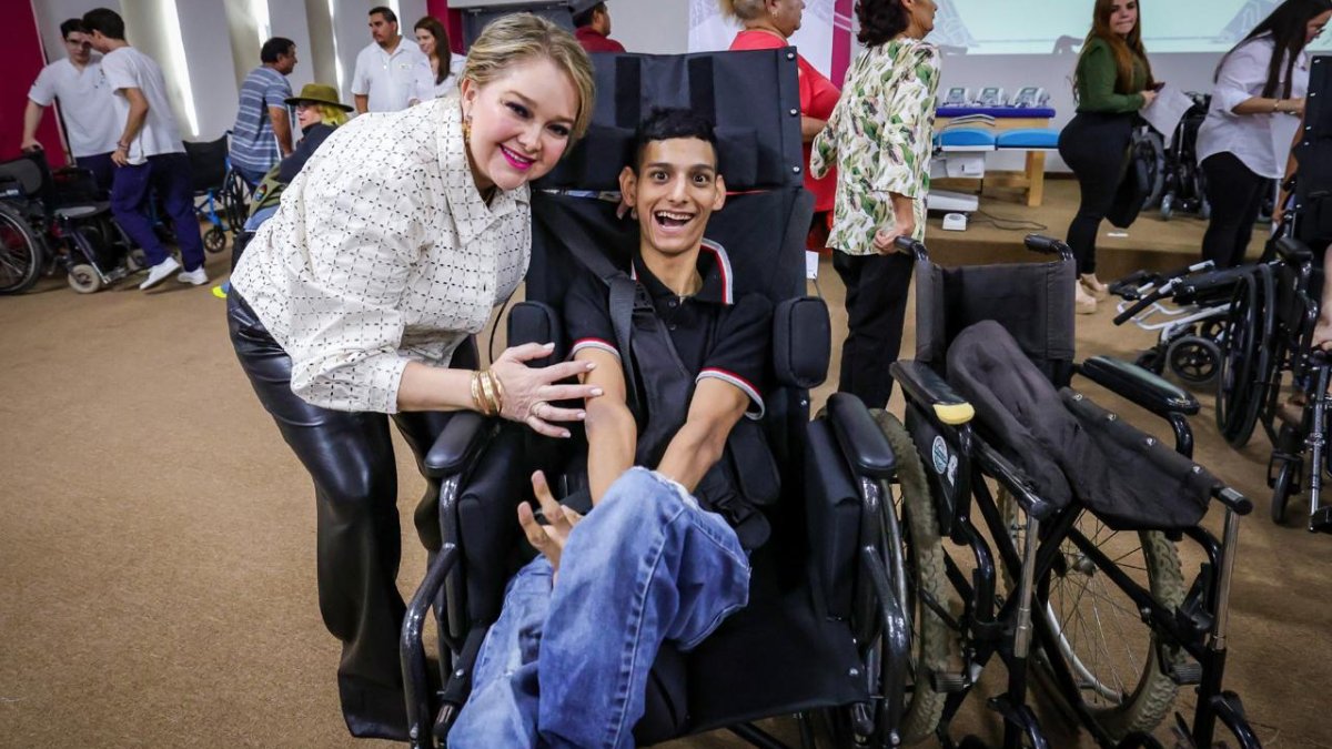 DIF Sinaloa entrega 30 sillas de ruedas, 60 apoyos funcionales y 10 prótesis a personas con discapacidad