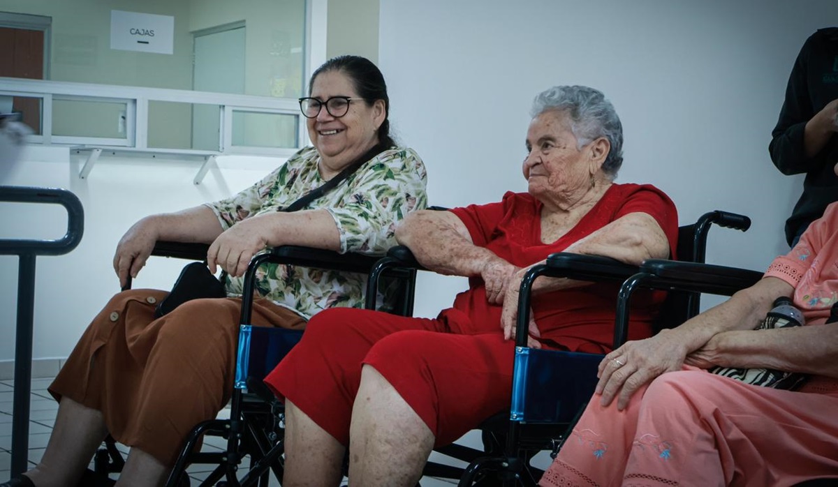 Realiza DIF Bienestar entrega de sillas de ruedas a culiacanenses