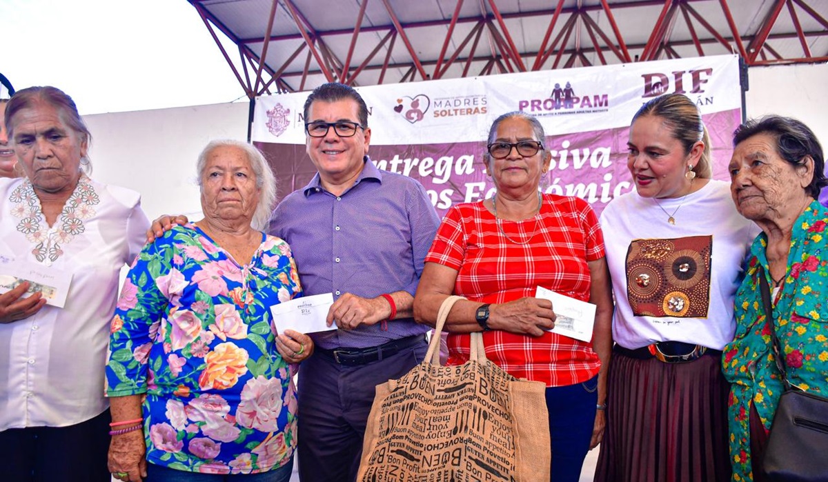Madres solteras y adultos mayores en Mazatlán reciben apoyo económico de DIF