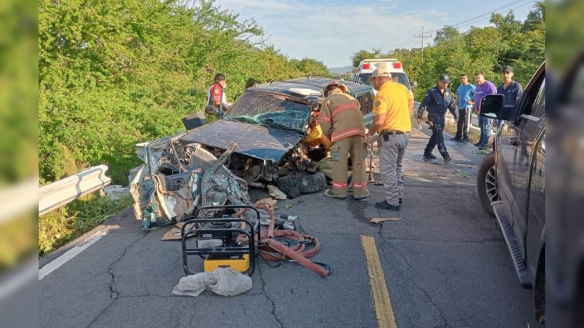 Dos jóvenes resultan heridos tras fuerte accidente en Mocorito